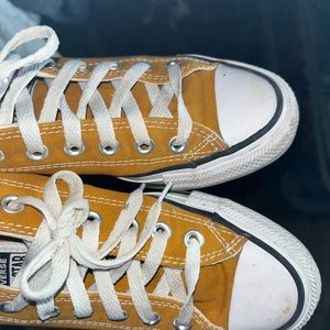 Converse Size 7 Women Size 5 Men- Good Condition